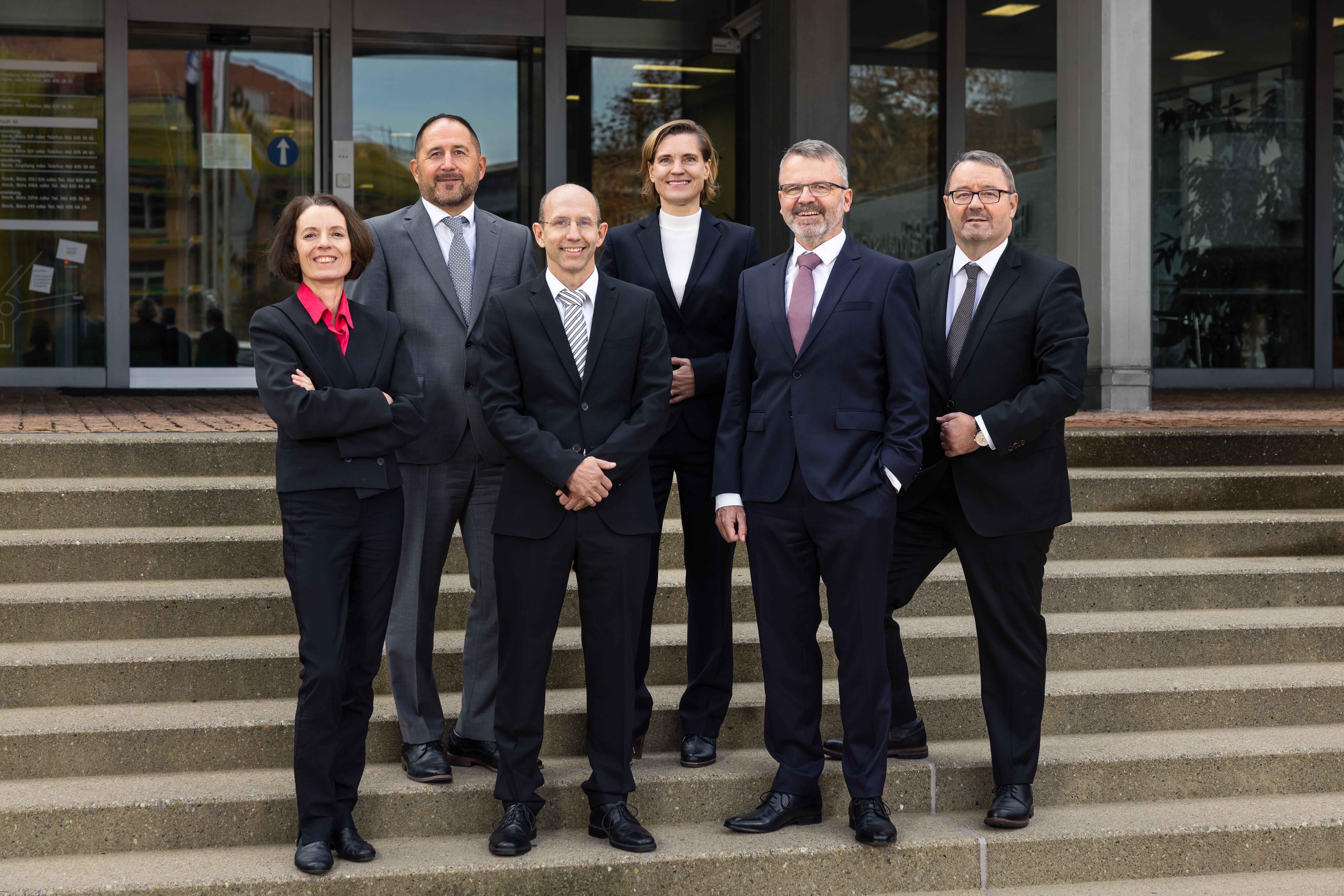 Justizleitung Gerichte Aargau v.l.n.r.: Brigitte Peterhans, Peter Thurnherr, Lukas Cotti (Vizepräsident), Verena Lauber (Generalsekretärin), Viktor Egloff (Präsident), Christian Märki